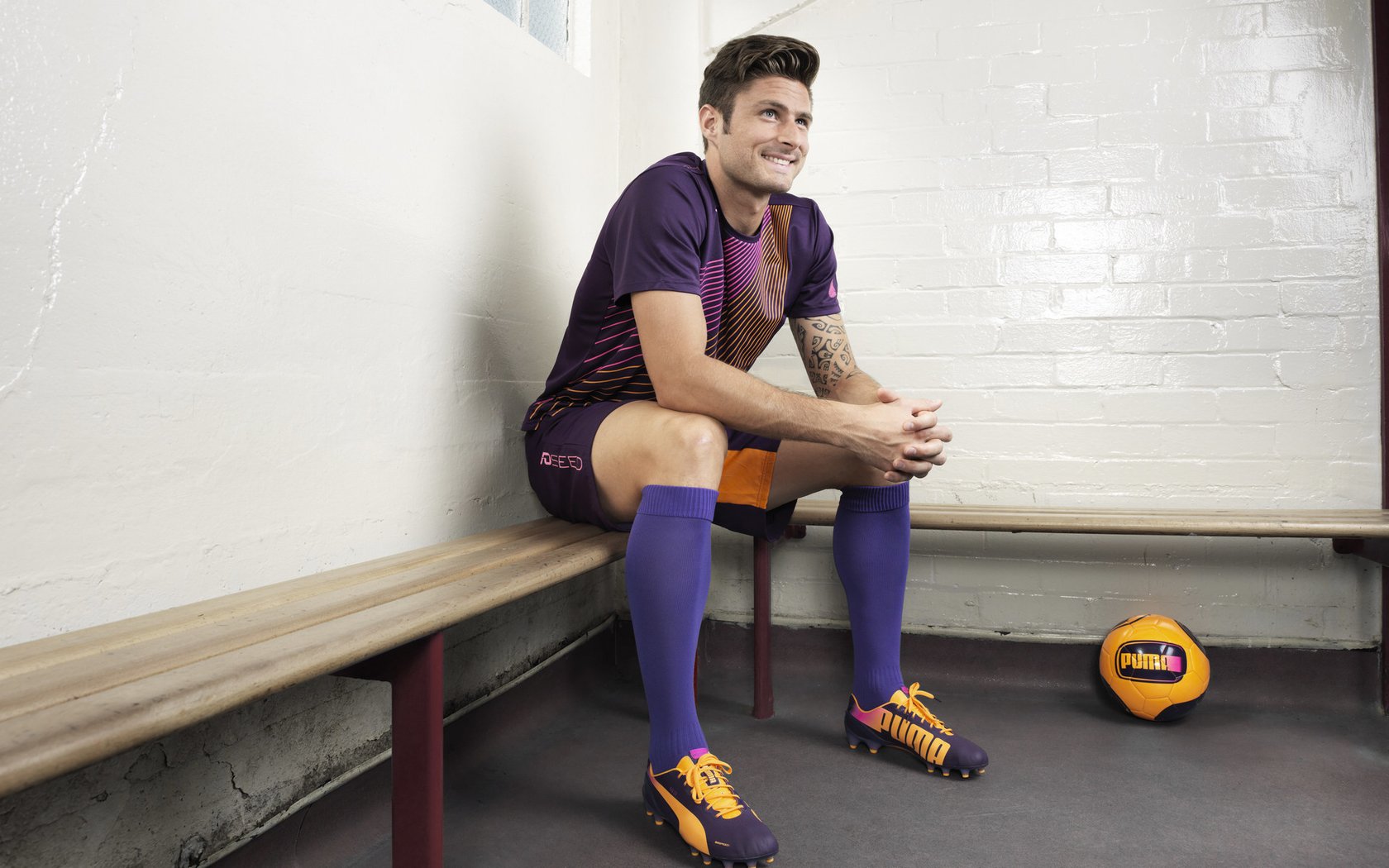 利拉德存在感拉满,湖人击败广厦队,一场跨越篮球世界的对话