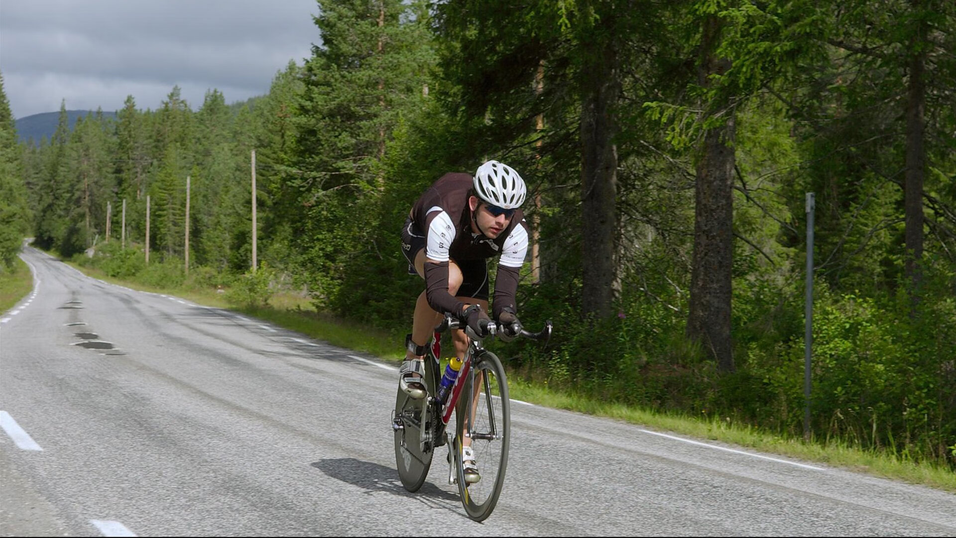 当凯尔特人横扫火箭，孙铭徽在另一片赛场点燃火焰，体育精神的多元交响