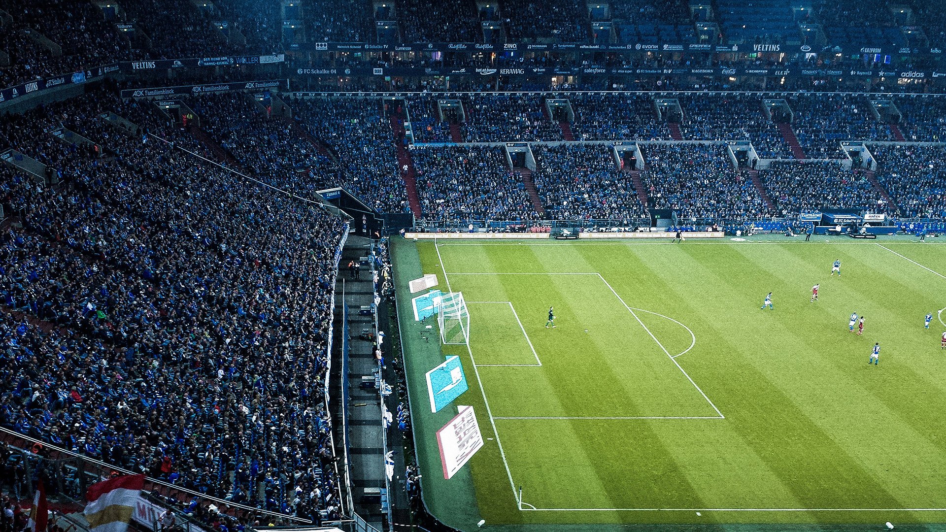 开云体育登录-勒克莱尔统治全场，梅赛德斯上演惊天逆转，阿斯顿·马丁功亏一篑